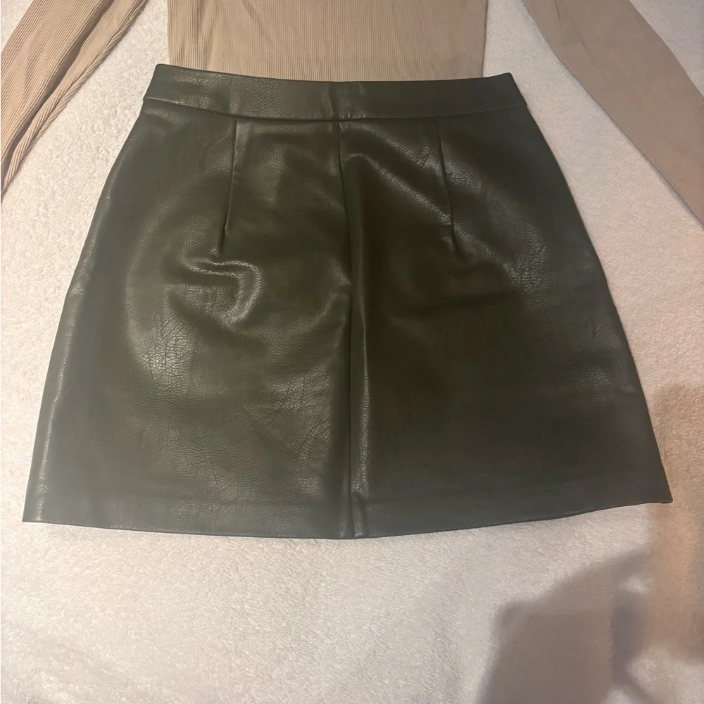 ✨ Stradivarius dark olive green Vegan Skirt - 
EUC 💫 - Picture 4 of 8